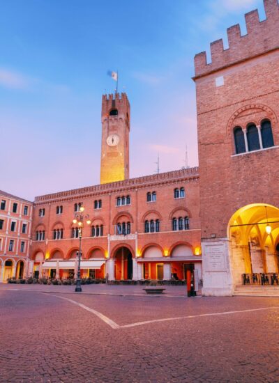 Piazza dei Signori illuminata, centro di Treviso