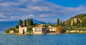 Lago di Garda, scorcio visto dall'acqua