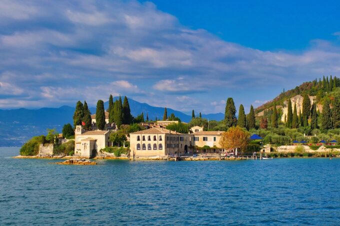 Lago di Garda, scorcio visto dall'acqua