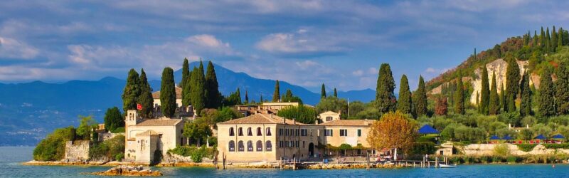 Lago di Garda, scorcio visto dall'acqua
