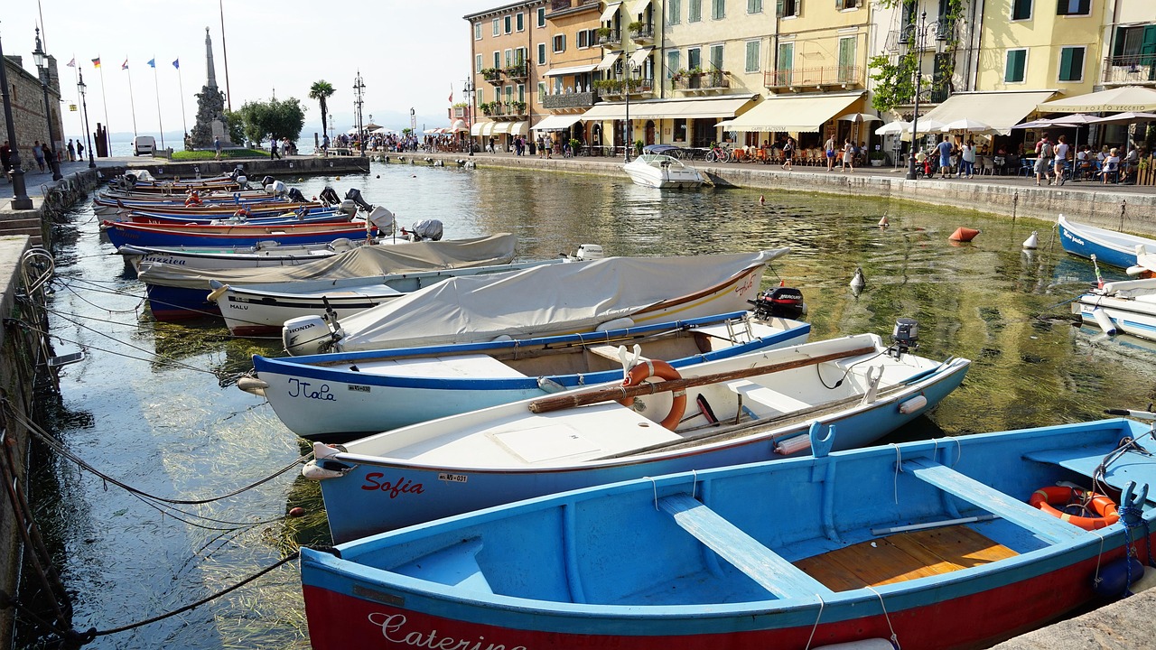 Porto Vecchio di Lazise con barche